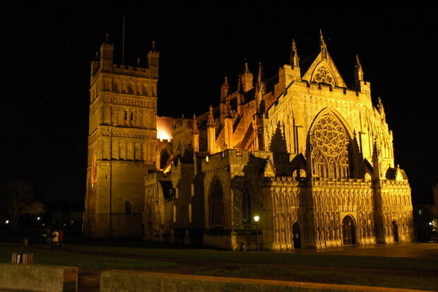 https://commons.wikimedia.org/wiki/File:Exeter_Cathedral_by_Night_-_geograph.org.uk_-_733670.jpg